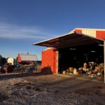 Hydraulic barn door